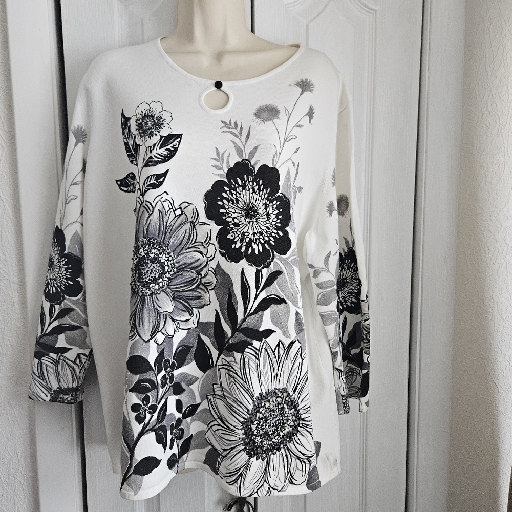 Beautiful Alfred Dunner Monochrome Floral Long Sleeve Top Sz 2X